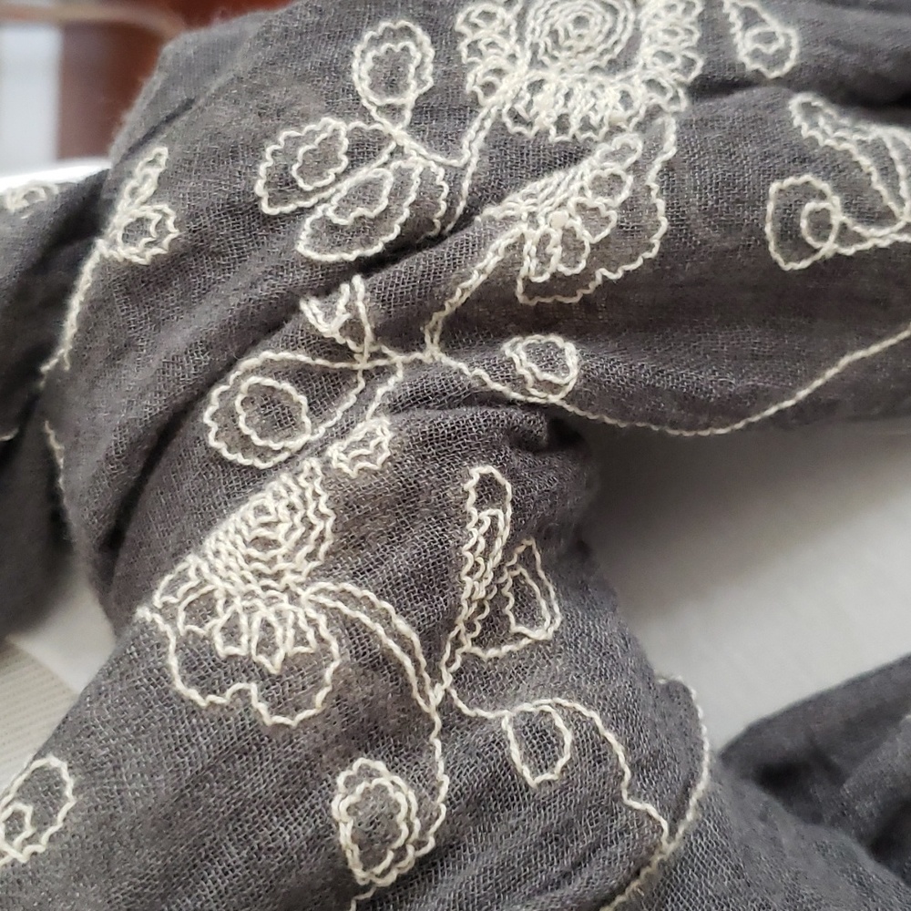 Embroidered scarf/ wrap - Picture 2 of 4
